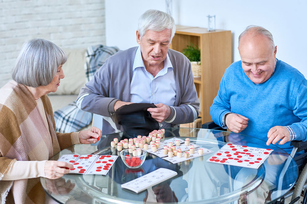 Pros and cons of senior assisted living communities