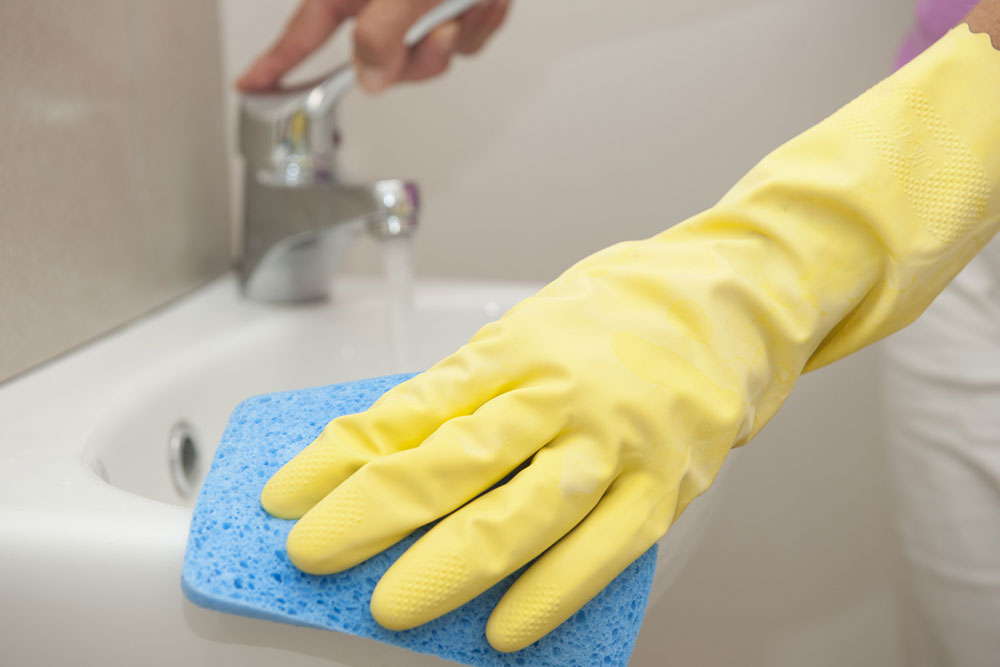 10 bathroom cleaning mistakes and tips to fix them