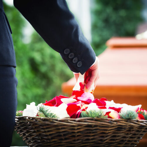 8 things to avoid doing at a funeral