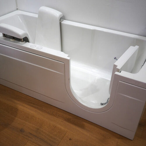 Step-in bathtubs for seniors &#8211; Types and safety features to consider